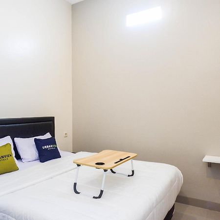 Urbanview Hotel Near Alun Alun Tegal テガル エクステリア 写真