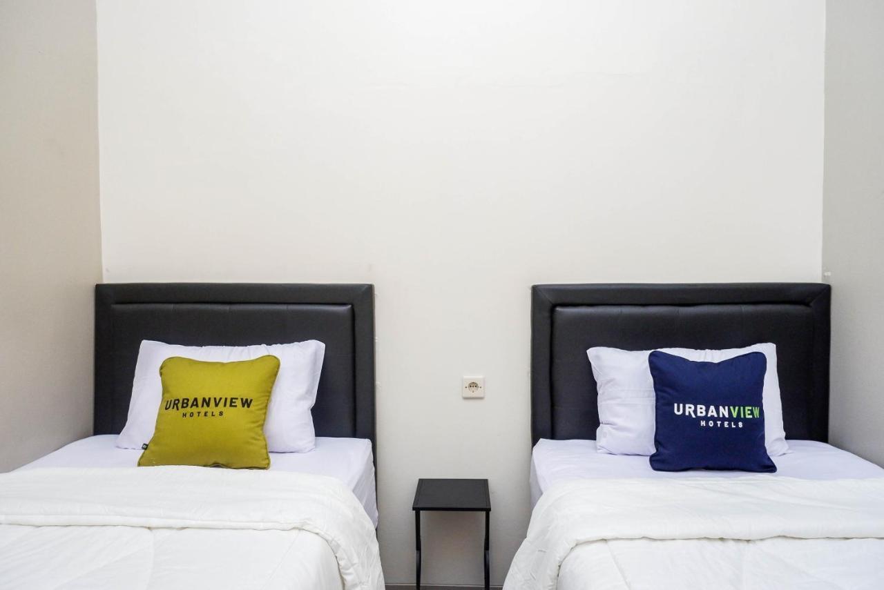 Urbanview Hotel Near Alun Alun Tegal テガル エクステリア 写真