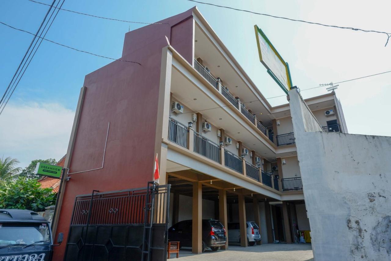 Urbanview Hotel Near Alun Alun Tegal テガル エクステリア 写真