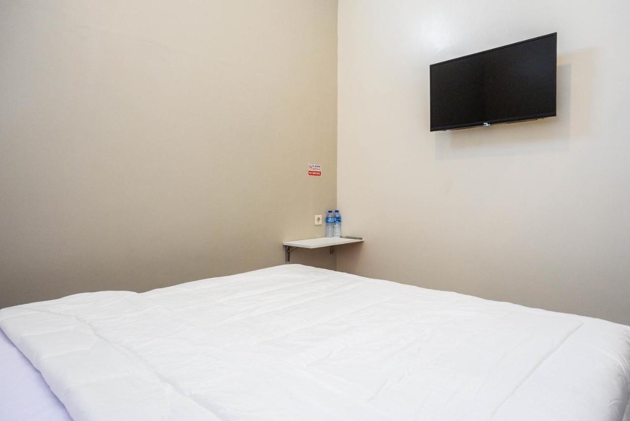 Urbanview Hotel Near Alun Alun Tegal テガル エクステリア 写真