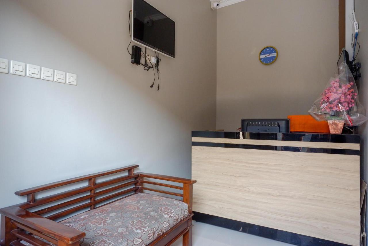 Urbanview Hotel Near Alun Alun Tegal テガル エクステリア 写真